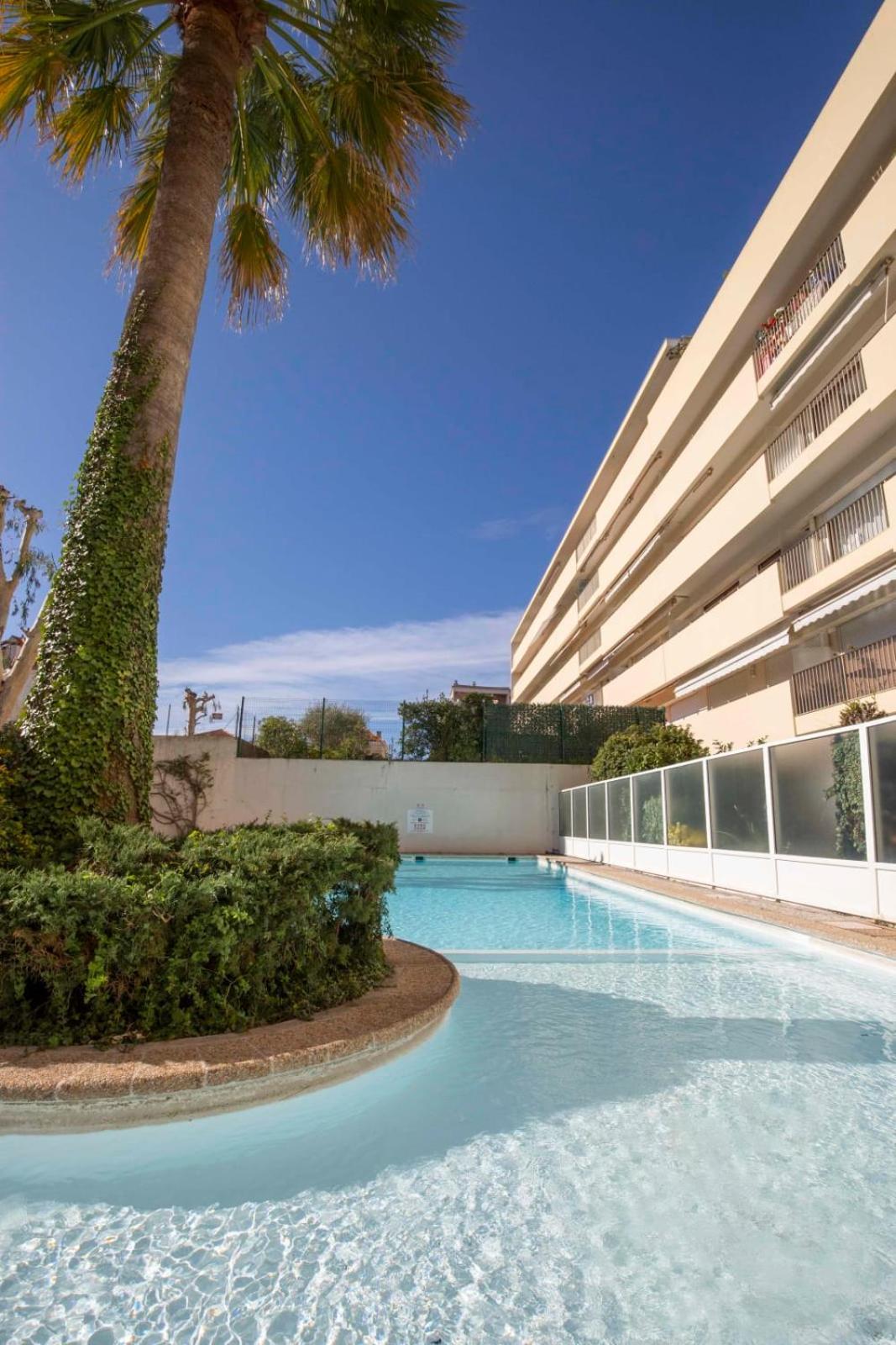 Cap D'antibes 2 Bdr With Parking Swimming Pool And Ac Appartamento Antibes